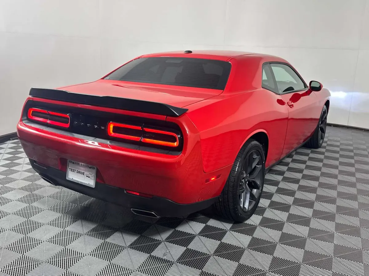 2021 Dodge Challenger SXT thumbnail 12