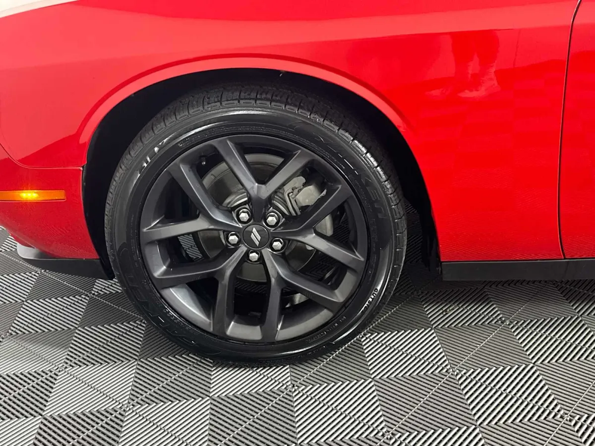 2021 Dodge Challenger SXT thumbnail 17