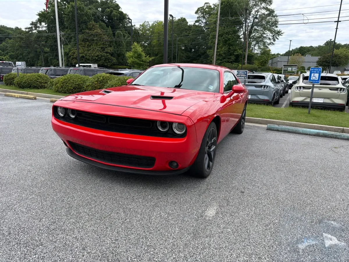 2021 Dodge Challenger SXT thumbnail 2