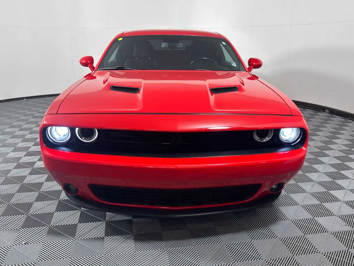 2021 Dodge Challenger SXT thumbnail 3