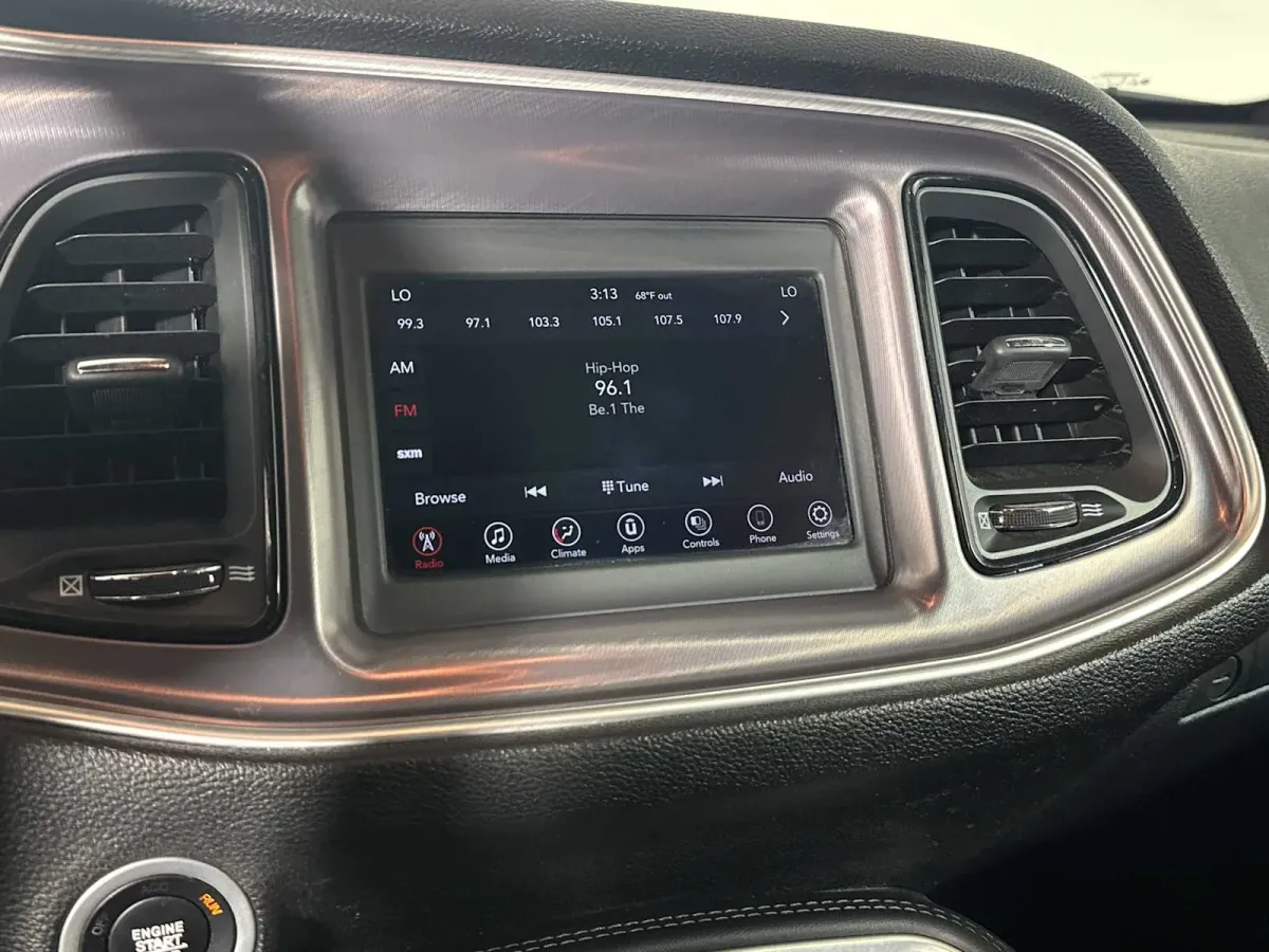 2021 Dodge Challenger SXT thumbnail 32
