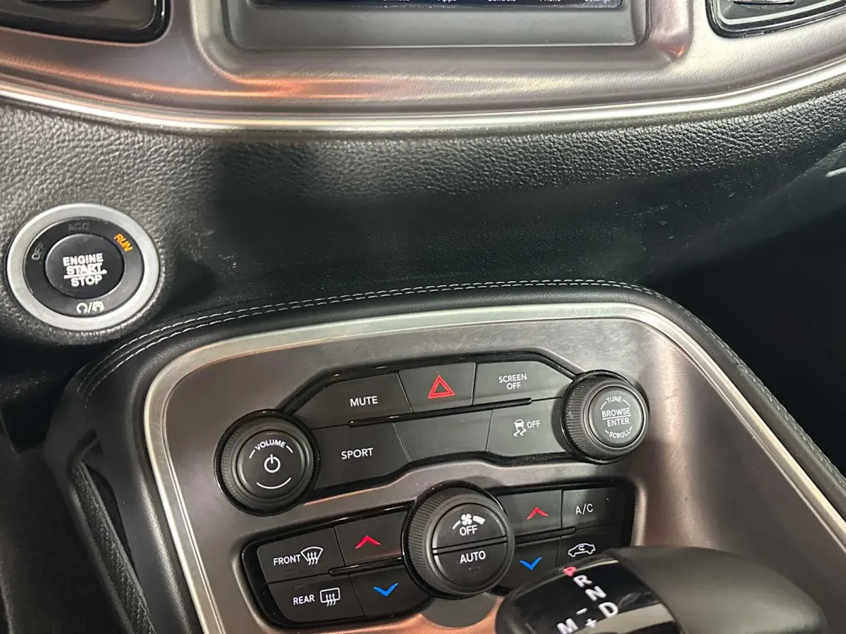 2021 Dodge Challenger SXT thumbnail 33