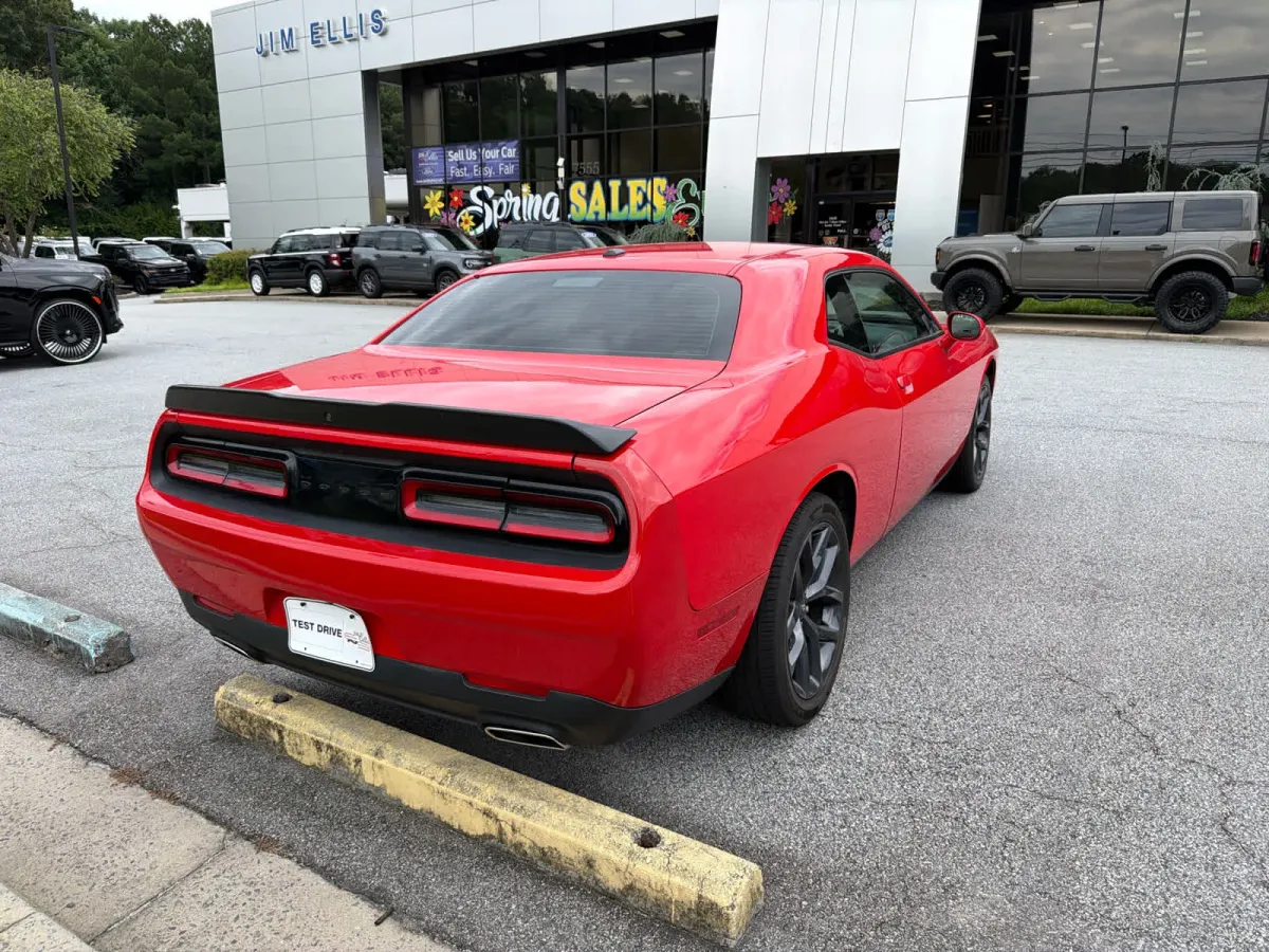 2021 Dodge Challenger SXT thumbnail 4