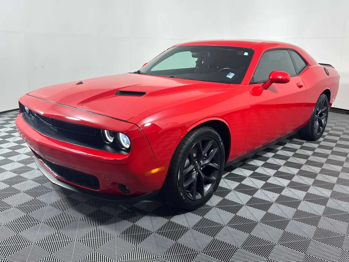 2021 Dodge Challenger SXT thumbnail 6