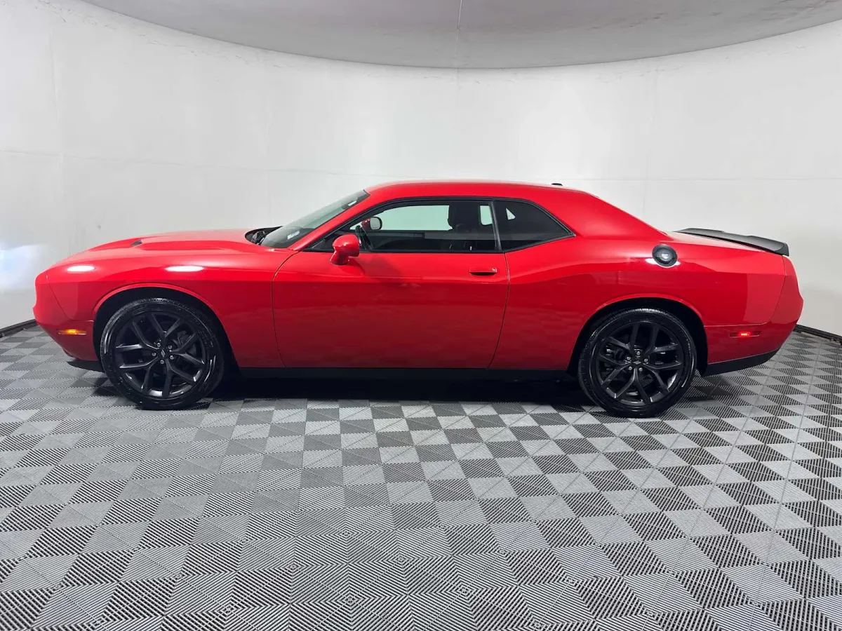 2021 Dodge Challenger SXT thumbnail 8