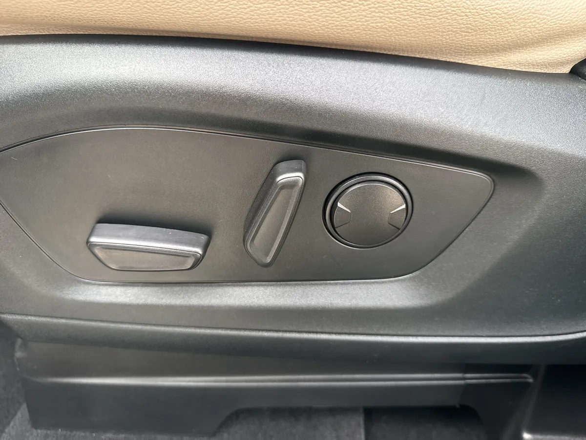 2021 Ford Explorer Limited thumbnail 10