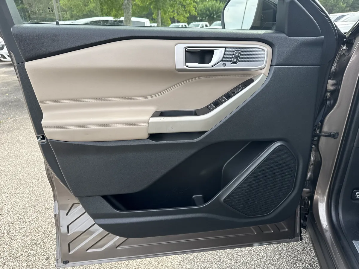2021 Ford Explorer Limited thumbnail 11
