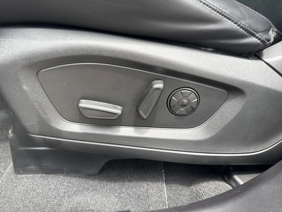 2021 Ford Explorer Platinum thumbnail 10