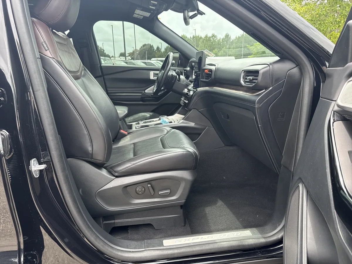 2021 Ford Explorer Platinum thumbnail 14