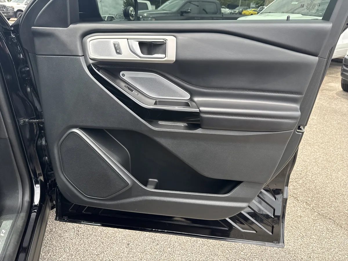 2021 Ford Explorer Platinum thumbnail 15
