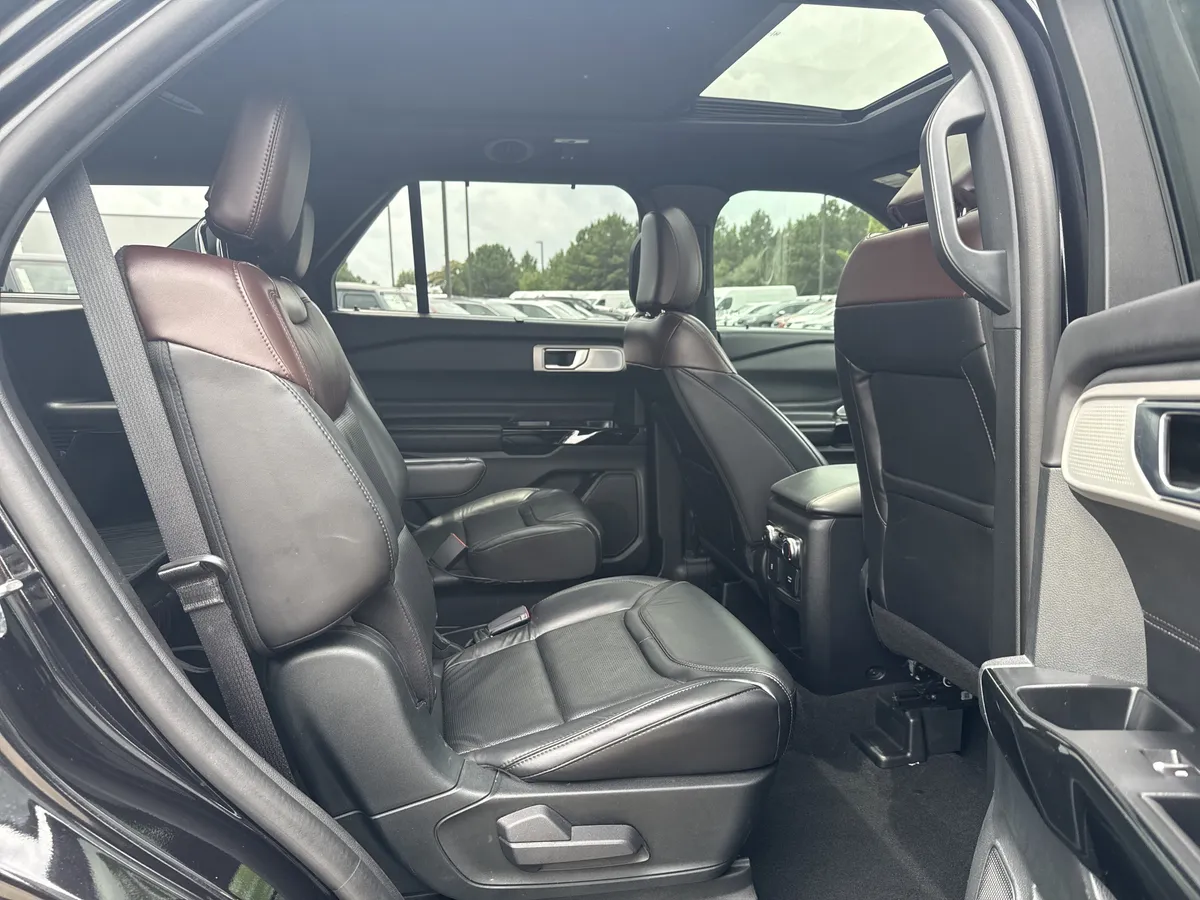 2021 Ford Explorer Platinum thumbnail 16