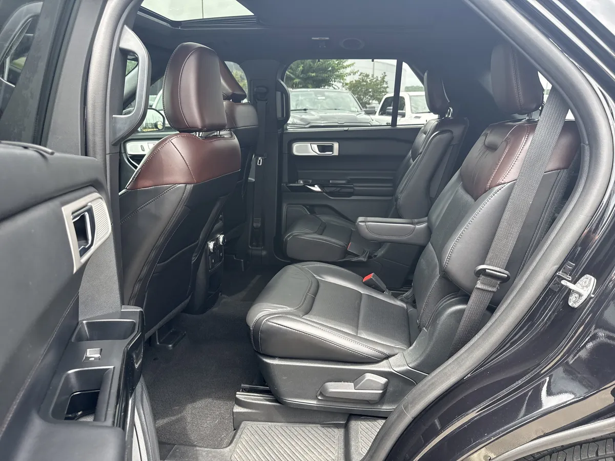 2021 Ford Explorer Platinum thumbnail 22