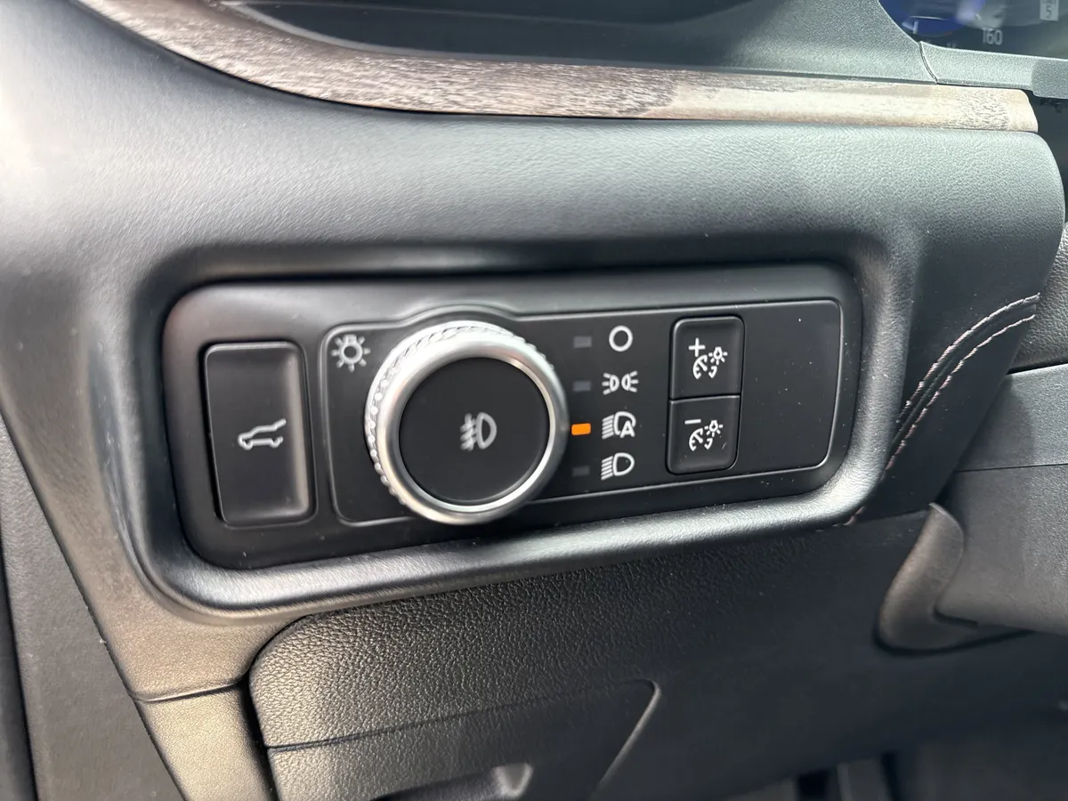 2021 Ford Explorer Platinum thumbnail 32
