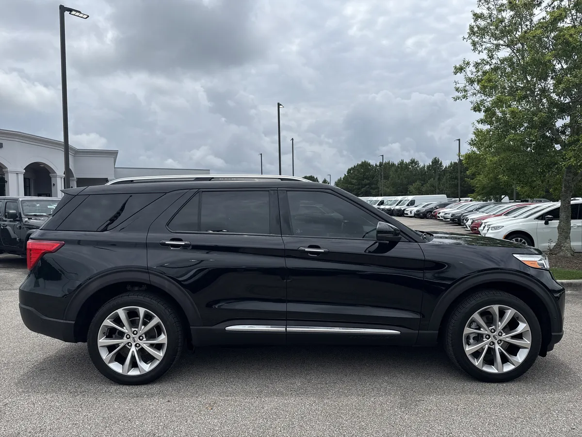 2021 Ford Explorer Platinum thumbnail 8