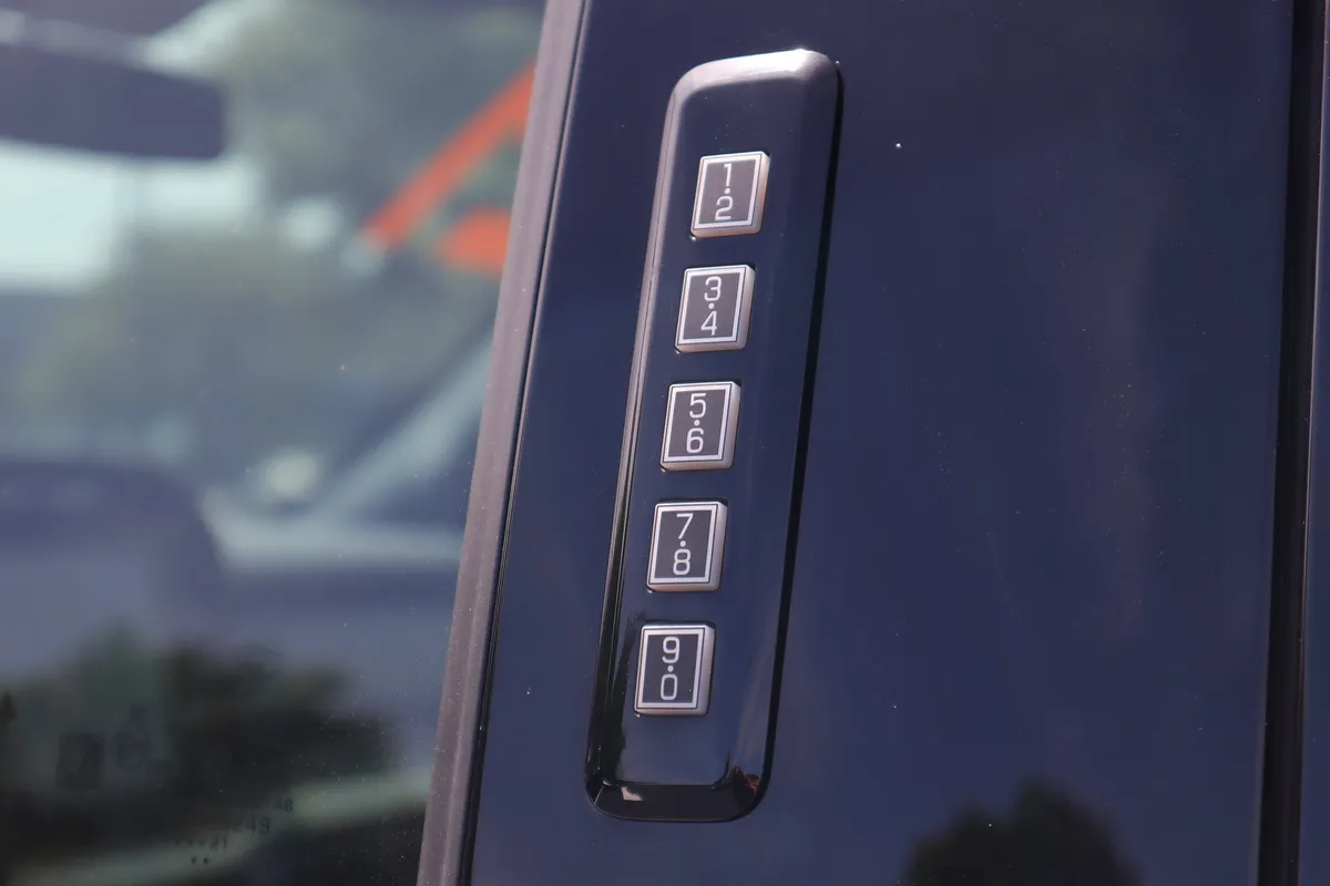 2021 Ford F-150 LARIAT TUSCANY FTX thumbnail 33