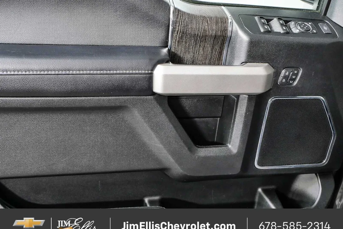 2021 Ford F-250 LARIAT thumbnail 6