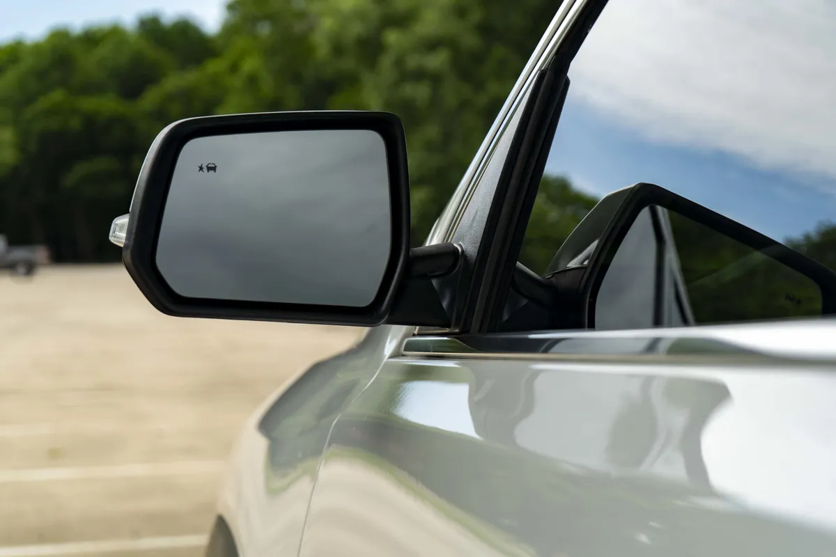 2021 GMC Acadia SLE thumbnail 11