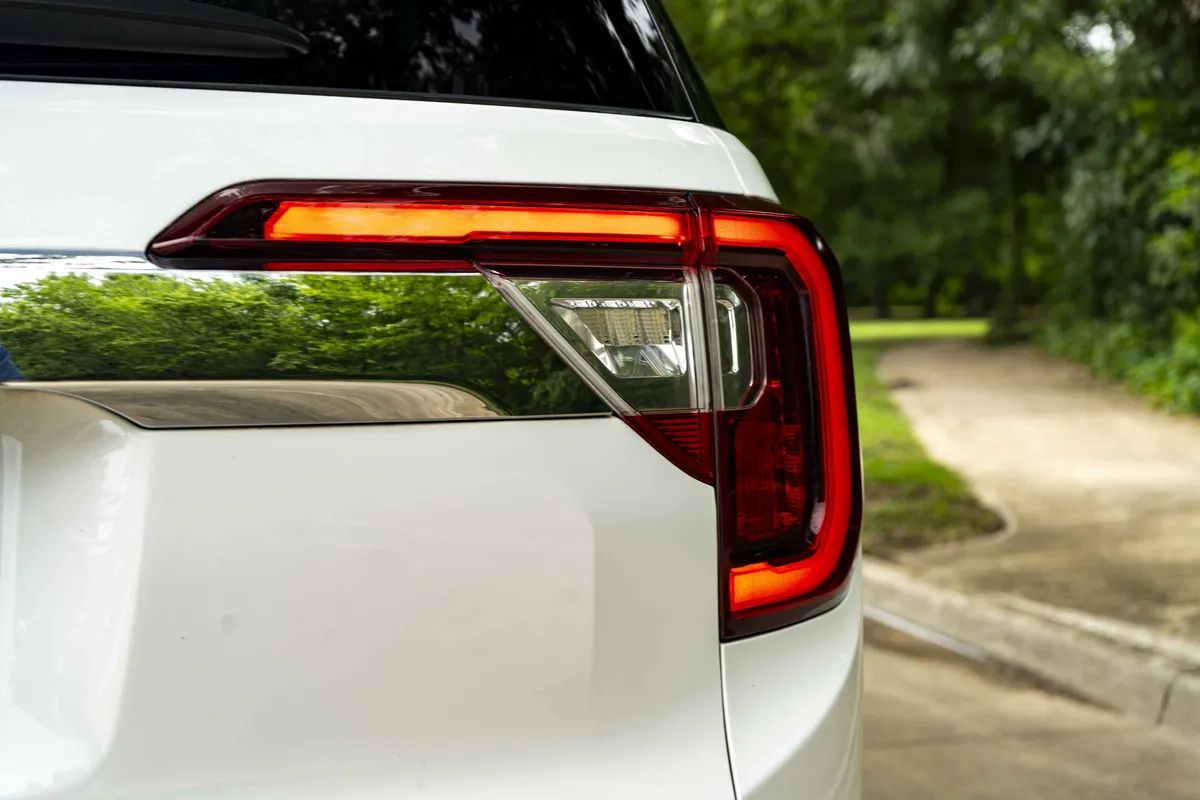 2021 GMC Acadia SLE thumbnail 12