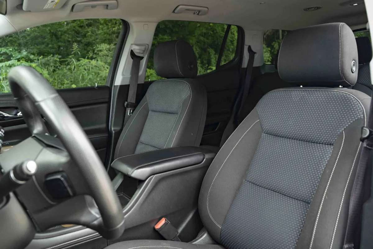 2021 GMC Acadia SLE thumbnail 16