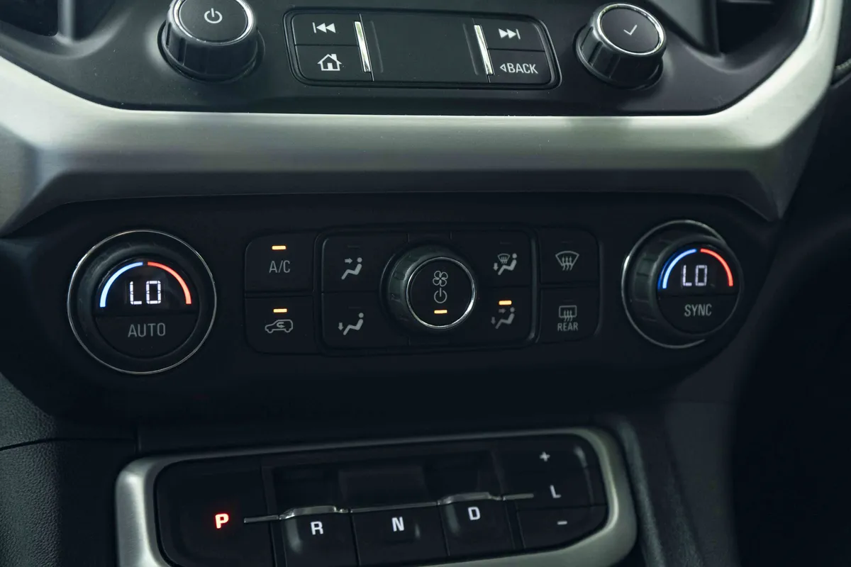 2021 GMC Acadia SLE thumbnail 32