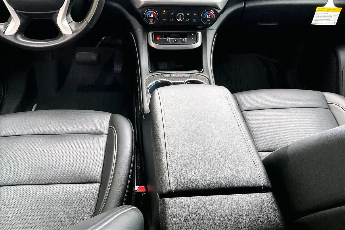 2021 GMC Acadia SLT thumbnail 17