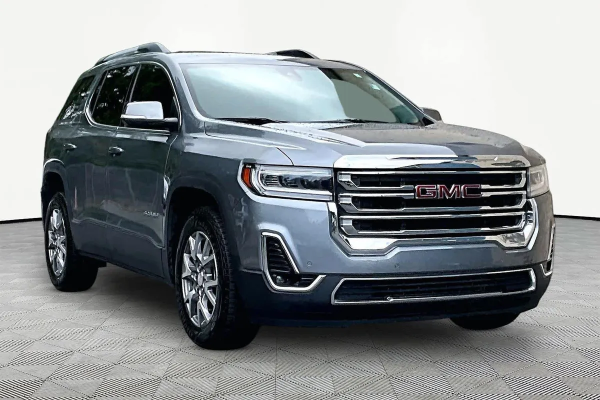 2021 GMC Acadia SLT thumbnail 3