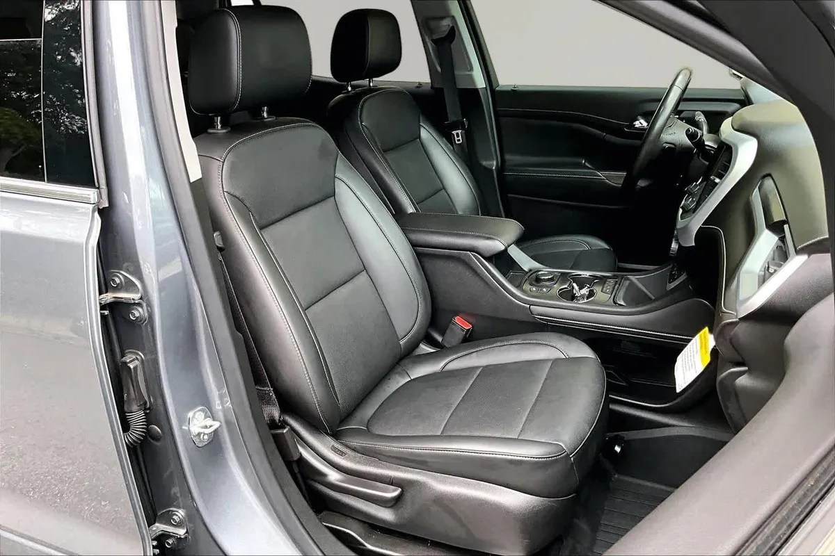 2021 GMC Acadia SLT thumbnail 9