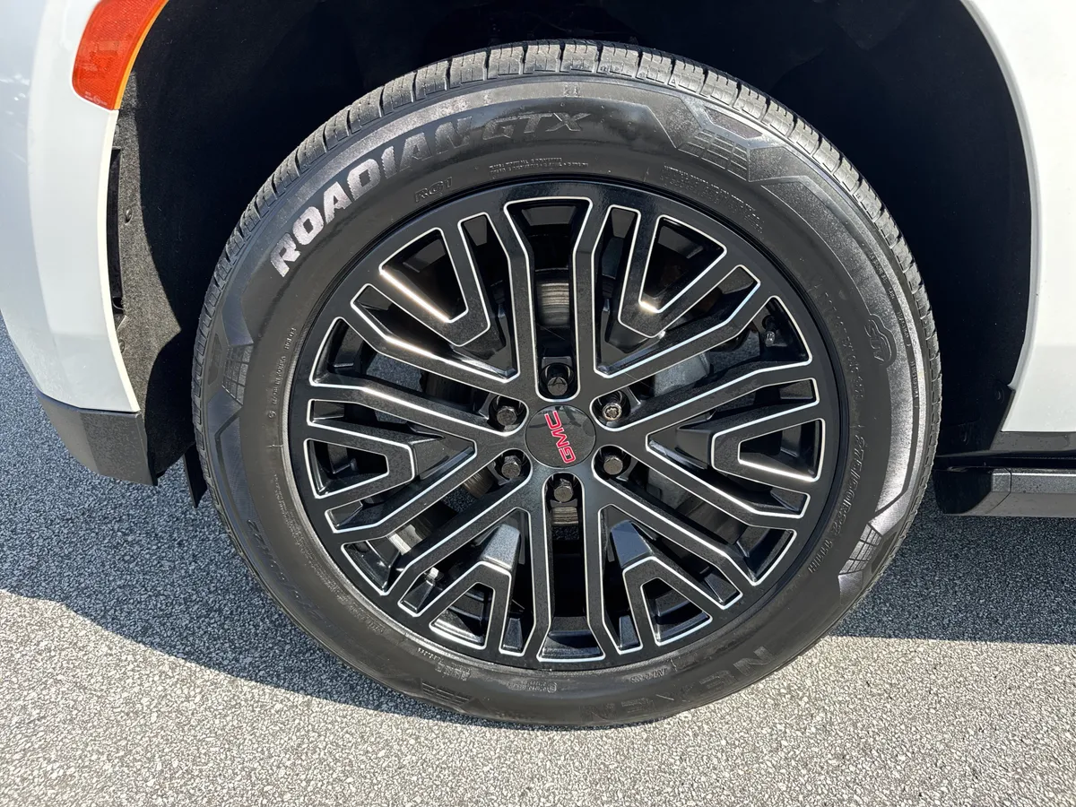 2021 GMC Yukon Denali thumbnail 12