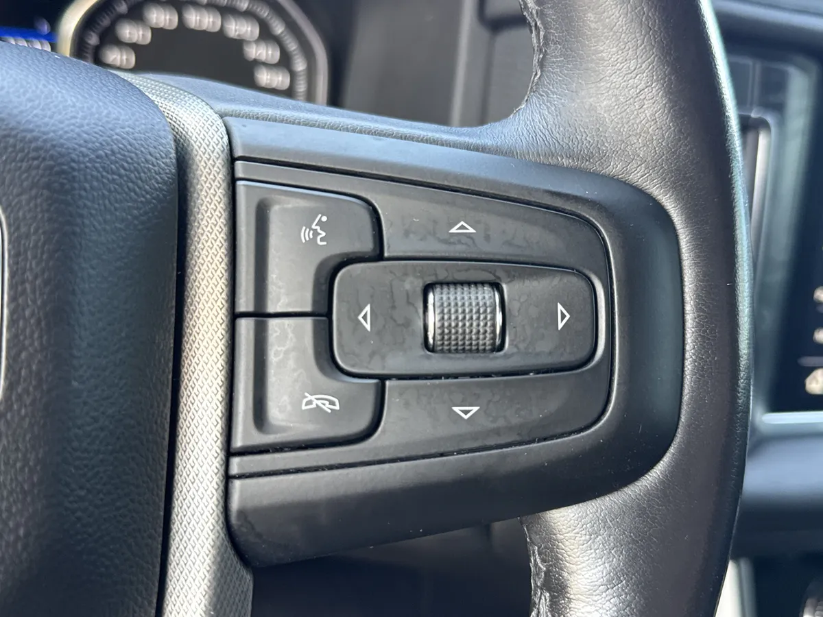 2021 GMC Yukon Denali thumbnail 19