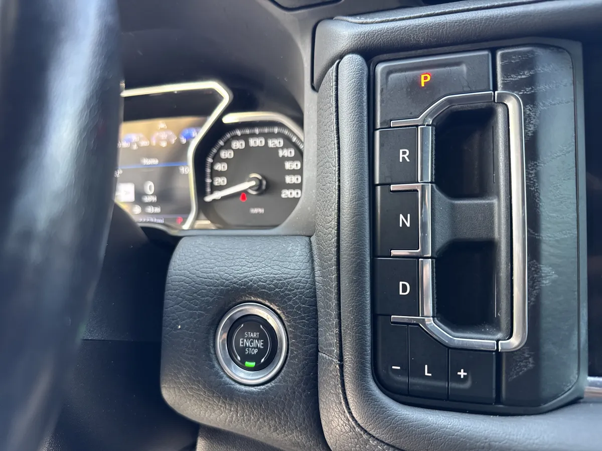 2021 GMC Yukon Denali thumbnail 25