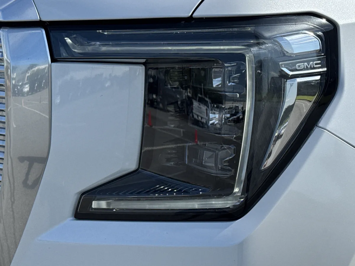 2021 GMC Yukon Denali thumbnail 5