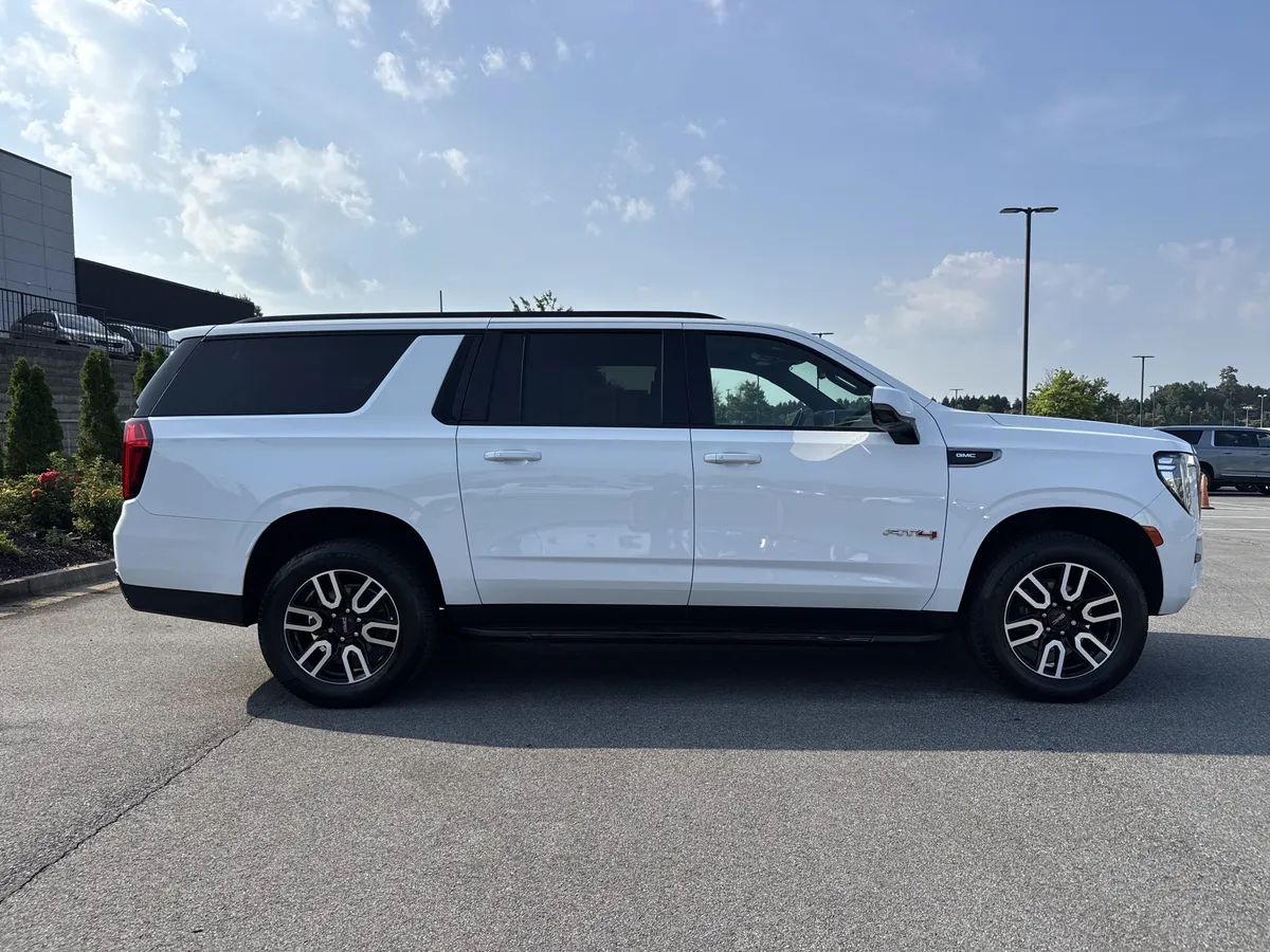 2021 GMC Yukon XL AT4 thumbnail 10