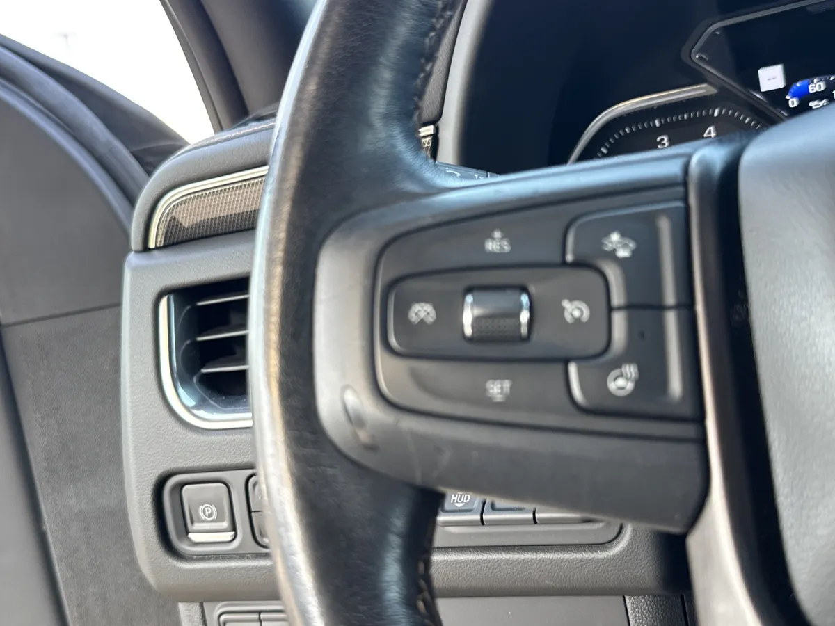 2021 GMC Yukon XL AT4 thumbnail 19