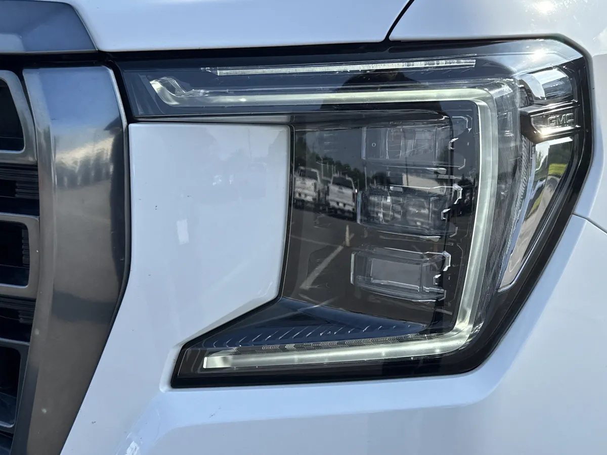 2021 GMC Yukon XL AT4 thumbnail 5