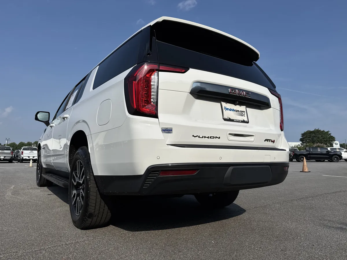 2021 GMC Yukon XL AT4 thumbnail 7
