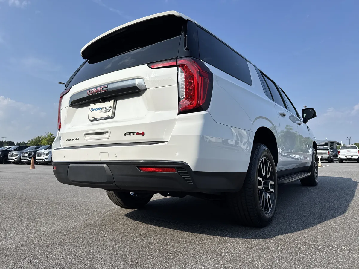 2021 GMC Yukon XL AT4 thumbnail 9