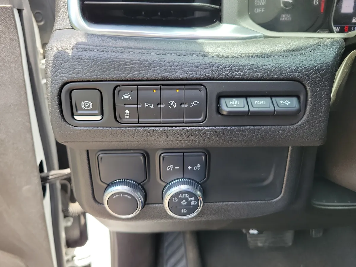 2021 GMC Yukon XL Denali thumbnail 24