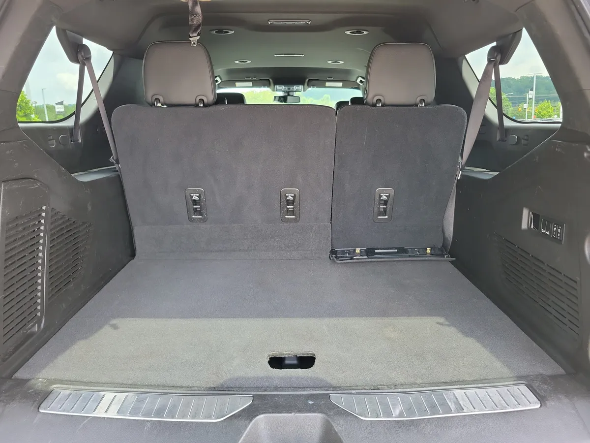2021 GMC Yukon XL Denali thumbnail 28