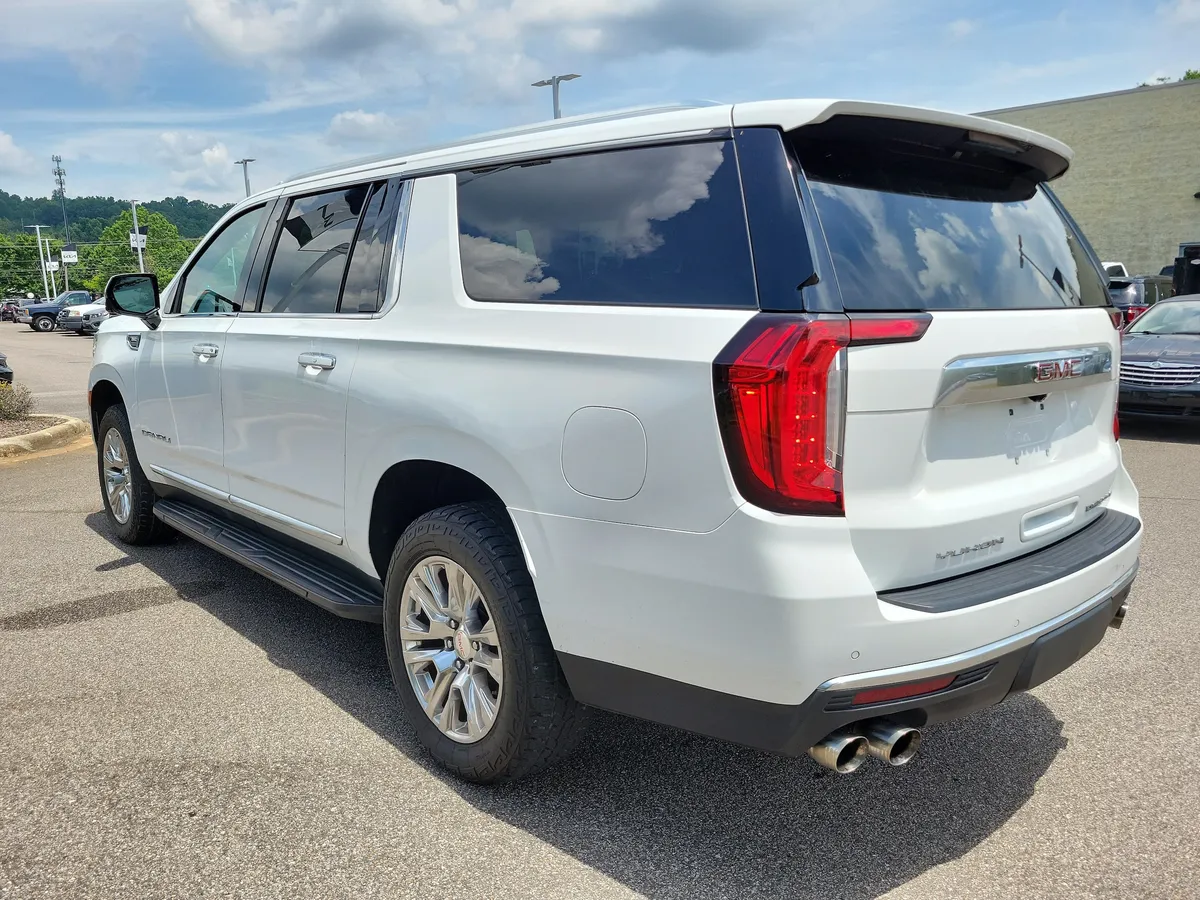 2021 GMC Yukon XL Denali thumbnail 3