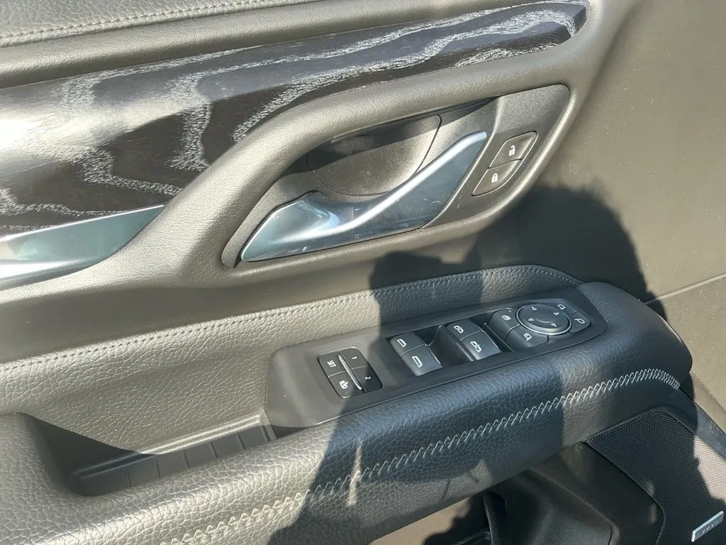 2021 GMC Yukon XL Denali thumbnail 16