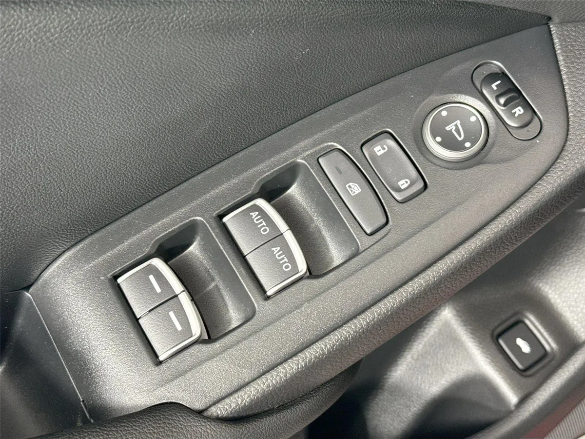 2021 Honda Accord Sedan Sport SE thumbnail 24