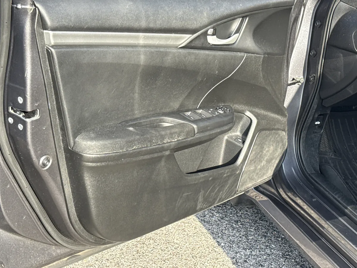 2021 Honda Civic Sedan LX thumbnail 13