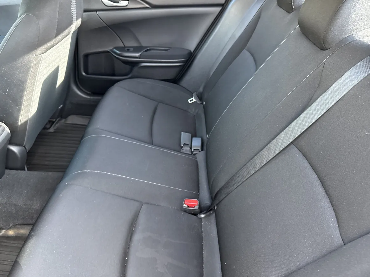 2021 Honda Civic Sedan LX thumbnail 15