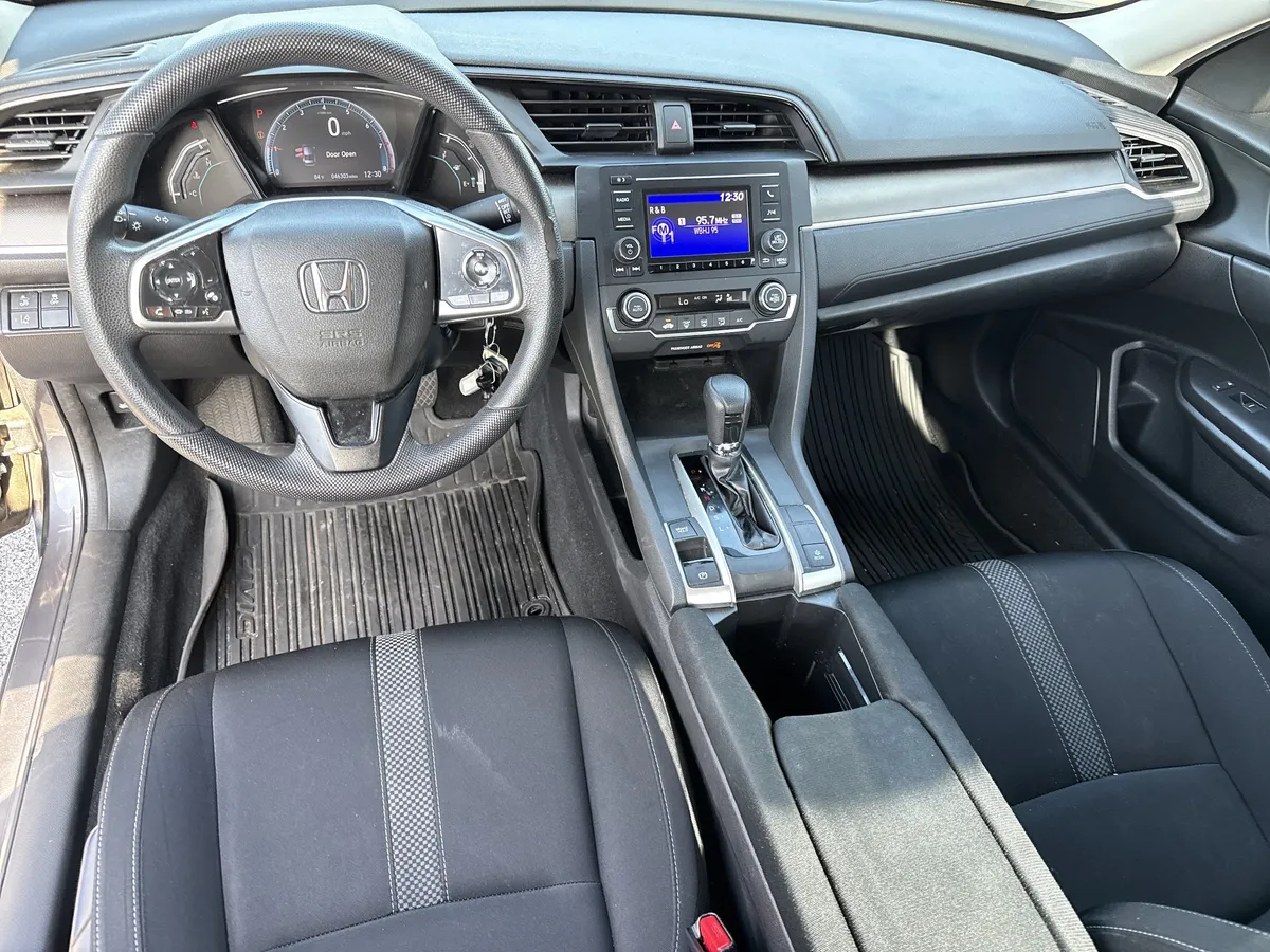 2021 Honda Civic Sedan LX thumbnail 16