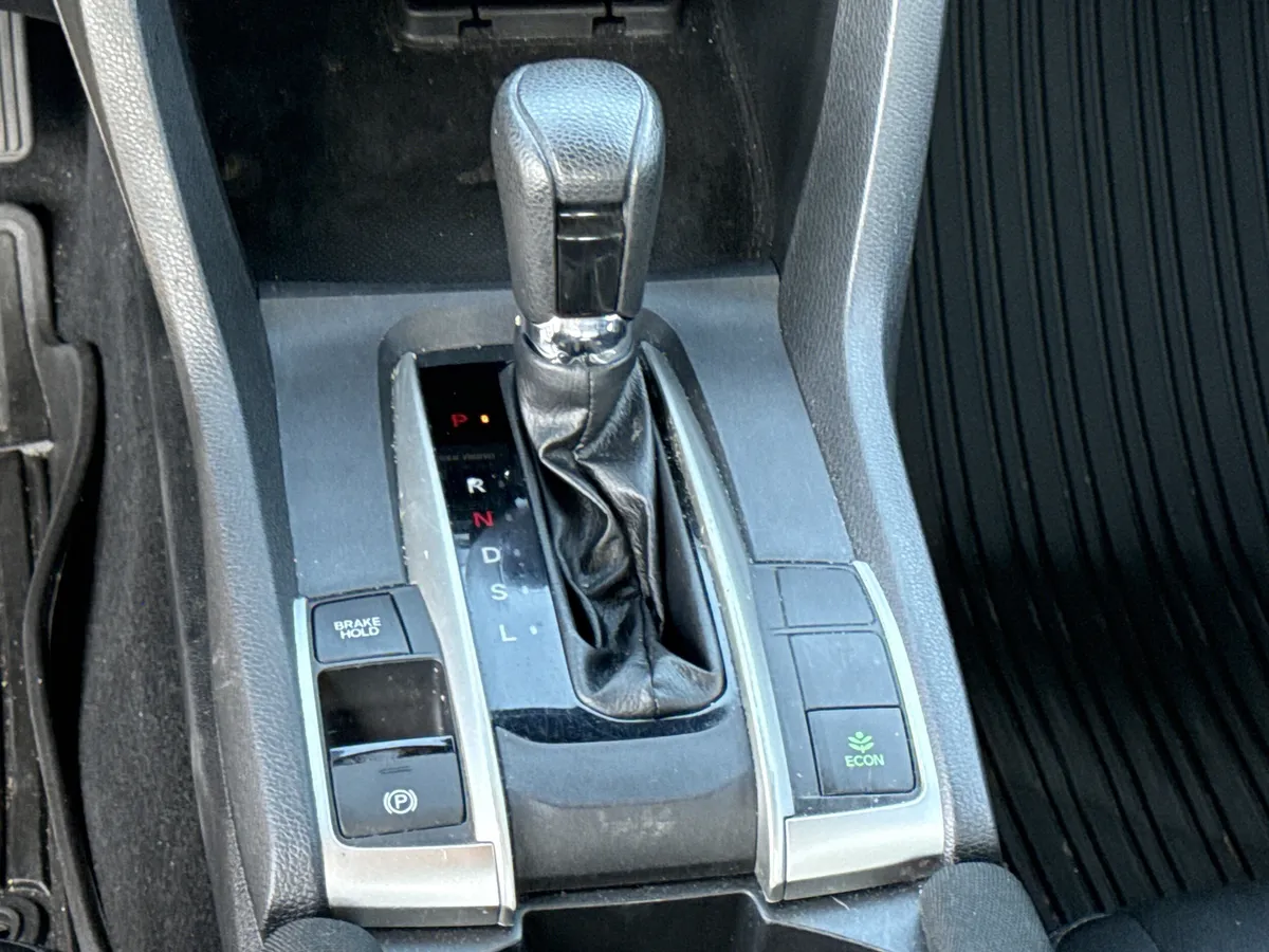 2021 Honda Civic Sedan LX thumbnail 19
