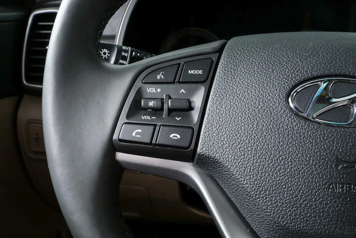 2021 HYUNDAI TUCSON Ultimate thumbnail 10
