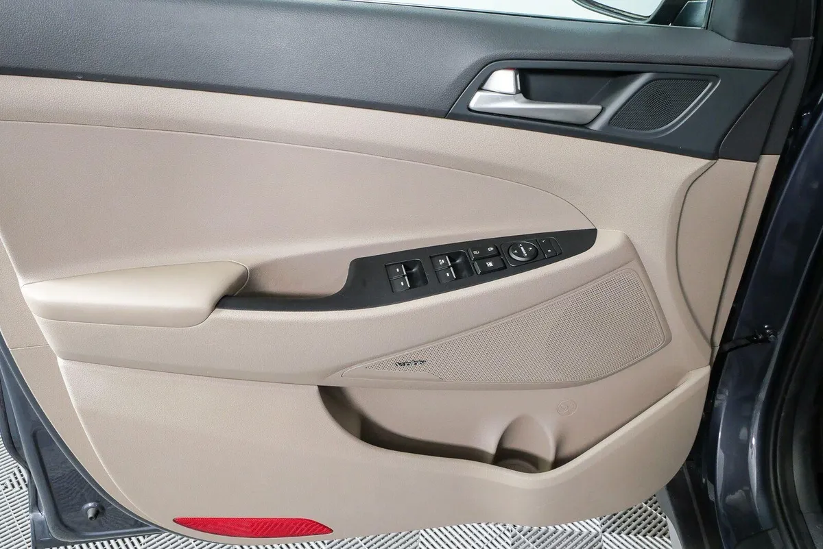2021 HYUNDAI TUCSON Ultimate thumbnail 6