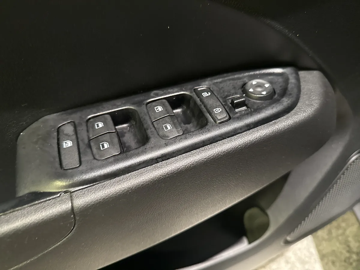 2021 Hyundai Venue SE thumbnail 14