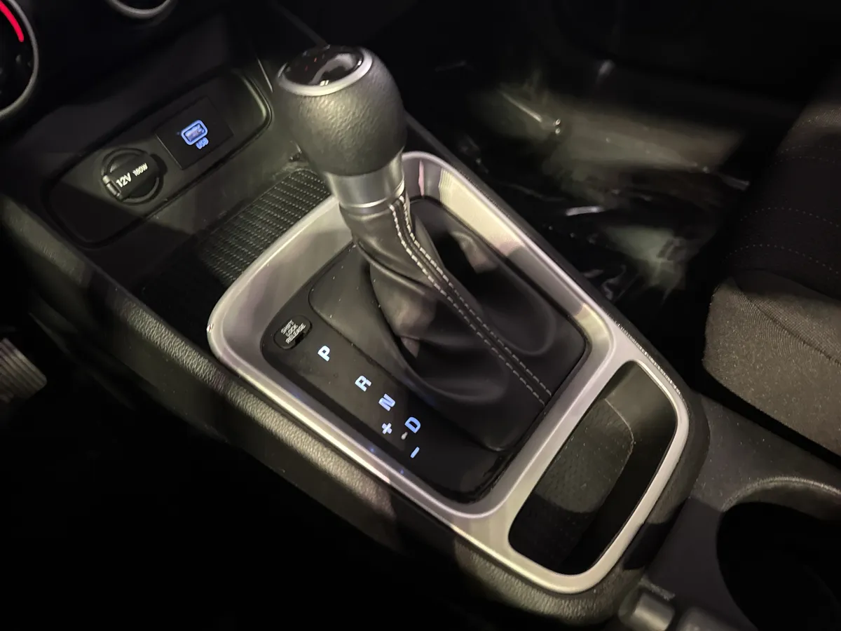 2021 Hyundai Venue SE thumbnail 25