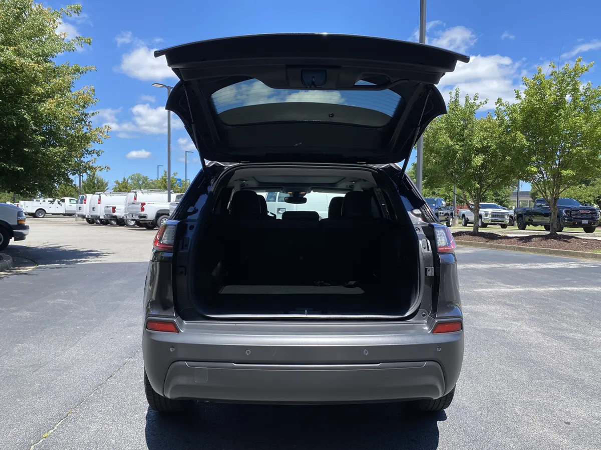 2021 Jeep Cherokee Latitude Plus thumbnail 10